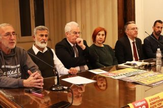 Αλυσίδα... αλληλεγγύης για να μη διώξουν τον Τζαβέντ